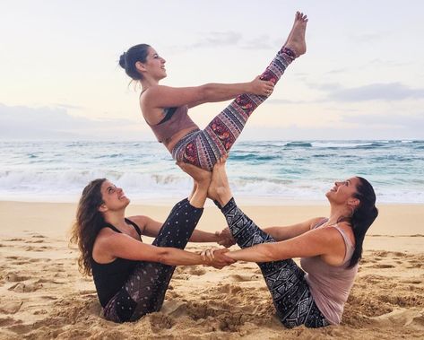 Marissa, @angelfoodie @kellilovemusic all three of us rocking gear by @onetribeapparel  @hanumanloki 3 People Yoga Poses, Three Person Yoga Poses, 3 Person Yoga Poses, Group Yoga Poses, Couple Yoga, Hata Yoga, Couples Yoga Poses, Acro Yoga Poses, Yoga Challenge Poses