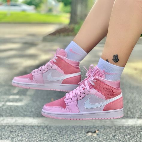 Pink Outfit Women, Digital Pink Jordans, Jordan 1 Digital Pink, Jordan 1 Mid Digital Pink, Jordan Casual Shoes, Air Jordan 1 Mid Digital Pink, Jordan 1 Pink, Nike Women Outfits, Nike Casual Shoes