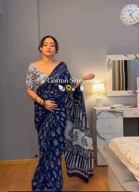 Modern Cotton Saree, Printed Blouse Designs For Saree, Blouse Design For Cotton Saree, Printed Sarees Latest, Cotton Saree Look Modern, Cotton Saree Look, Striped Blouse Designs, Modern Sari, Cotton Printed Saree