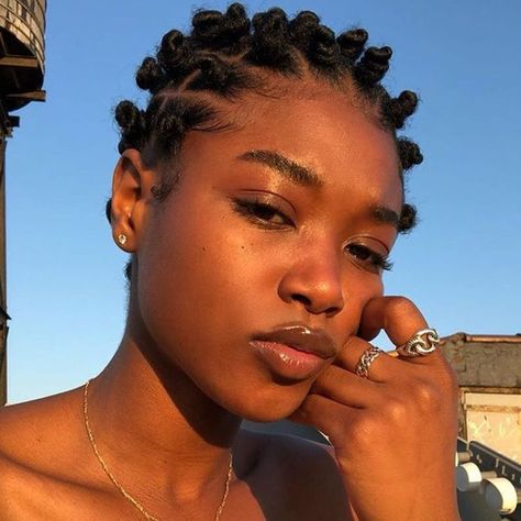 24 Bantu Knot Hairstyles That Are Seriously Inspiring Natural Afro Hairstyles For Black Women, Natural Hair Inspiration Short, Very Short 4c Hairstyles, Braids On Short Natural Hair, Twa Twist, Bantu Knots Short Hair, Bantu People, Short Afro Styles, Knot Hairstyles