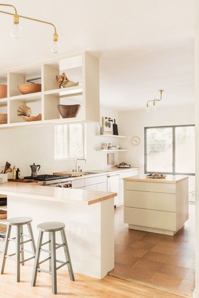 7 Small Kitchen Islands With Storage for Optimal Cooking Space Suspended Shelf, Kitchen Trends 2020, Top Kitchen Trends, Sleek Cabinet, Square Kitchen, Small Kitchen Island, L Shaped Kitchen, Kitchen Trends, Farmhouse Style Kitchen