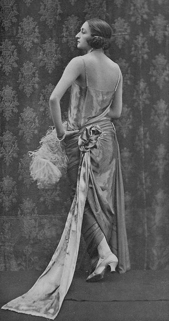 1923 Style Année 20, 1920 Women, 1910s Fashion, 1920 Fashion, 20th Century Fashion, 20s Fashion, Roaring Twenties, Old Fashion, Edwardian Fashion