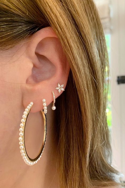 Ear Aesthetic, Mrs Necklace, Pretty Ear Piercings, Huggie Earring, Diamond Bows, Bride And Bridesmaids, Pearl And Diamond Earrings, Pearl Hoop Earrings, Gold Gift