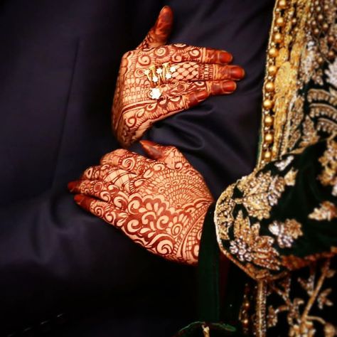 Copal Hand Pic, Engagement Hand Pictures, Engagement Hand, Couple Post, Muslim Wedding Photography, Bridal Songs, Bride Photos Poses, Bridal Photography Poses, Full Mehndi Designs