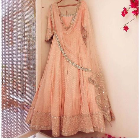 Lehnga Style, Gorgeous Lehengas, Peach Clothes, Frock Designs, Anarkali Dresses, Long Frock Designs, Long Gown Design, Dress Traditional, Long Frock