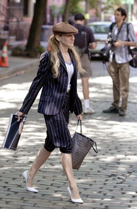 Related image Satc Outfits, Miranda Hobbes, Sara Jessica Parker, Carrie Bradshaw Outfits, Carrie Bradshaw Style, 2017 Trends, Outfits 90s, City Fashion, City Outfits