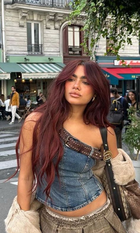 Red Hair For Morena Skin, Color Hair For Morena Skin, Red Hair Morenas, Cherry Cola Hair, Cherry Hair Colors, Cherry Red Hair, Paris Holiday, Wine Red Hair, Red Hair Inspo