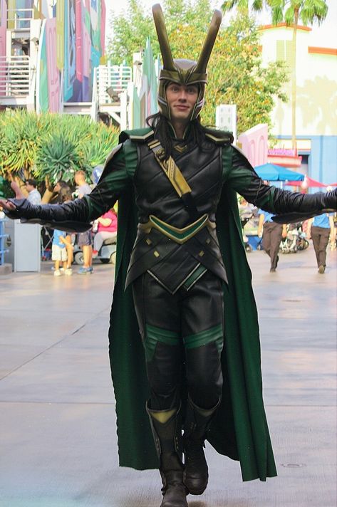 Loki Disneyland, Male Cosplay Ideas, Disneyland Loki, Loki Halloween Costume, Loki Outfit, Doctor Halloween, Loki Costume, Adoptable Oc, Elsa Pictures