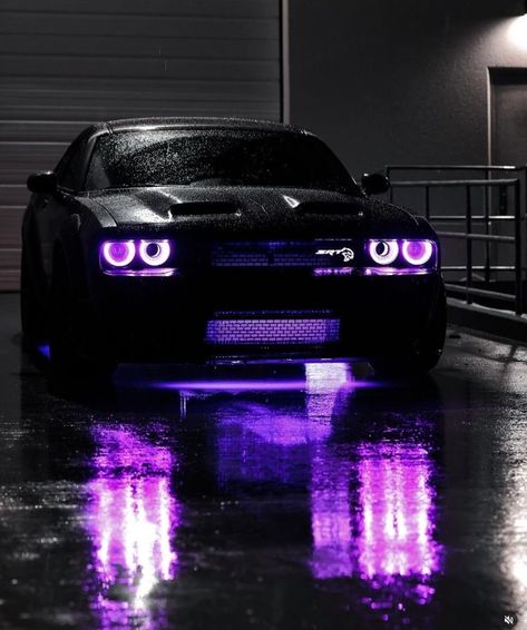 Black Dodge Challenger Aesthetic, Purple Challenger, Dodge Challenger Hellcat Redeye, Doge Challenger, Dodge Challenger Black, Black Car Wallpaper, Tokyo Drift Cars, Dodge Challenger Hellcat, Serie Bmw