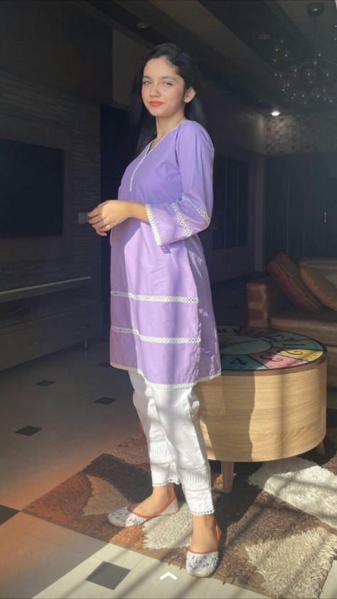 Aina😇 Aina Asif, Summer Dress Design, Dresses Plain, Plain Dresses, Simple Dress Casual, Trendy Shirt Designs, Stylish Short Dresses, Desi Fashion Casual, Fashion Top Outfits