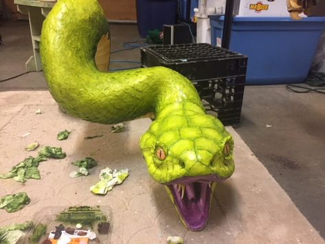 Paper Mache Snake, Snake Puppet, Paper Mache Art Projects, Haunted Trail Ideas, Snake Monster, Theater Props, Reptile Art, Diy Snake, Paper Mache Paste