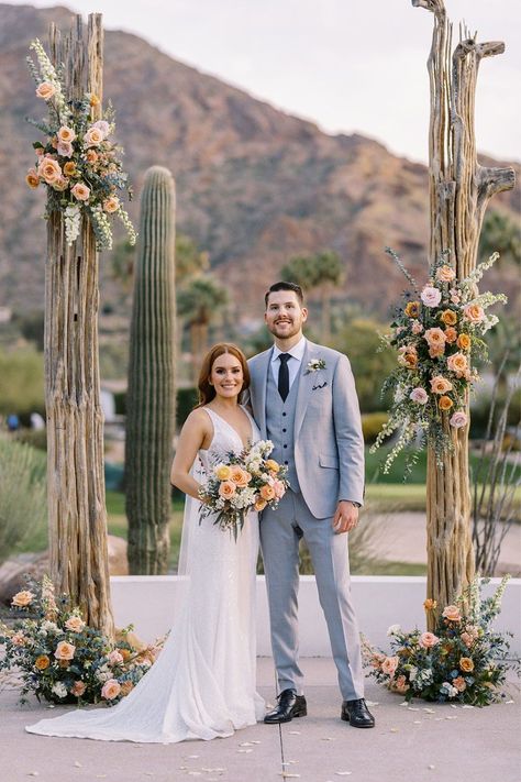 Our latest blog post unveils the enchanting world of soft colors and desert blooms, capturing the essence of a dreamy Mountain Shadows wedding ceremony. From pastel palettes to breathtaking desert landscapes, explore the magic of this unique wedding reception. Discover tips for incorporating soft hues into your wedding flowers, including bouquets, and get inspired by the romance of saying 'I do' under the desert sun. Photographer, Wynsum Marrow #WeddingInspiration Desert Boho Wedding Flowers, Desert Garden Wedding, Desert Wedding Flowers, Desert Wedding Colors, Spring Desert Wedding, Desert Theme Wedding, Desert Wedding Ceremony, Disco Desert, Desert Chic Wedding