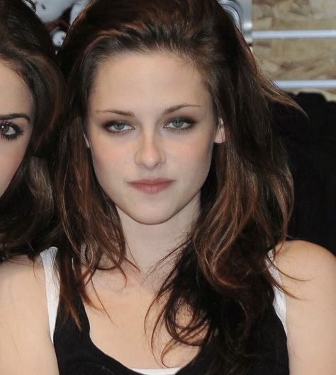 Kirsten Stuart, Kirsten Steward, Comfort Celebrities, Kristen Stewart Twilight, Kristen Stewart Movies, Kristin Stewart, Kristen Stewart Style, Twilight Pictures, Face Art Makeup