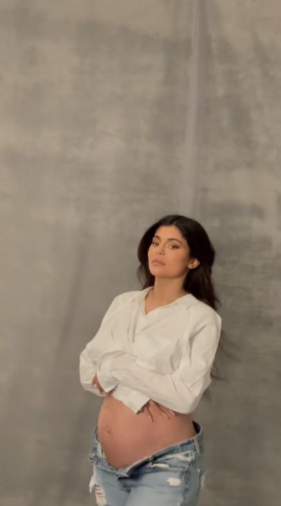 Kylie Pregnant Pictures, Kylie Maternity Shoot, Kylie Jenner Pregnant Outfits, Kylie Jenner Maternity Shoot, Classy Maternity Shoot, Kylie Jenner Pregnant, Kylie Pregnant, Lover Style, Kylie Jenner News