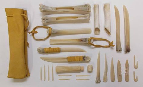 Bushcraft Kit, Primitive Technology, Bushcraft Skills, Primitive Survival, Bone Crafts, Bushcraft Camping, Survival Techniques, Indian Tribes, Native American Artifacts