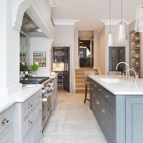 Humphrey Munson on Instagram: “So wonderful to have the St Albans showroom open this week for design meetings. This is the first kitchen you walk into - the room has very…” British Kitchen, Humphrey Munson, Kitchen Diner Extension, Limestone Flooring, Natural Stone Flooring, St Albans, Gorgeous Kitchens, Kitchen Diner, Kitchen Photos