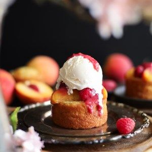 Peach Melba Mini Cakes - Peaches 2 Peaches Peach Melba Cake, Bundt Cake Lemon, Peach Melba Dessert, Berry Bundt Cake, Peach Melba Recipe, Strawberry Sheet Cake, Strawberry Sheet Cakes, Raspberry Dessert, Peach Dessert