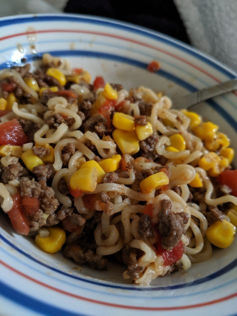 Beef Ramen Noodle Recipes, Curly Noodles, Hamburger Meals, Ramen Recipes Easy, Food Type, Easy Hamburger, Noodle Recipes Easy, Ramen Noodle Recipes, Beef Casserole Recipes