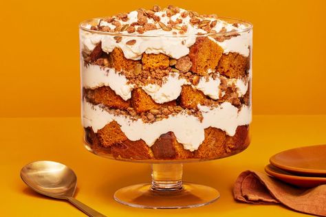 Pumpkin Bread Trifle With Pepita Streusel Pumpkin Bread Trifle, Streusel Recipe, Pumpkin Trifle, Pumpkin Food, Trifle Recipes, Curried Butternut Squash Soup, Fall Dinners, Fall Baking Recipes, Yummy Fall Recipes