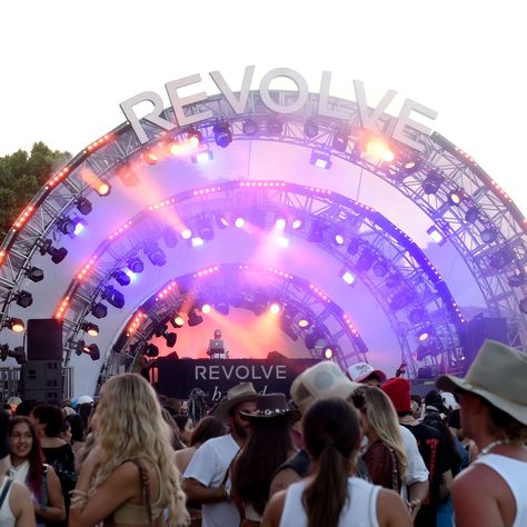 Revolve Festival, Chloe And Halle, Merv Griffin, Coachella Valley, Waiting In Line, All Is Well, The Festival, Social Media Influencer, Art Festival