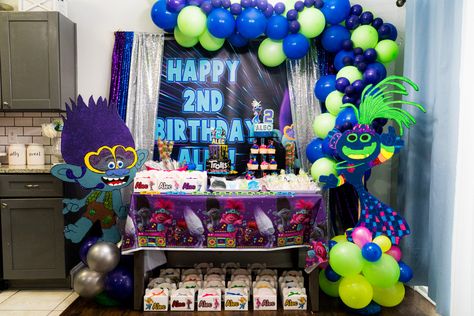 Branch Trolls Birthday Party, Boys Trolls Birthday Party, Trolls Boy Birthday Party, Trolls Birthday Party Ideas Boys, Trolls World Tour Party, Techno Trolls, Troll Party Theme, Disco Birthday Party, Trolls World Tour