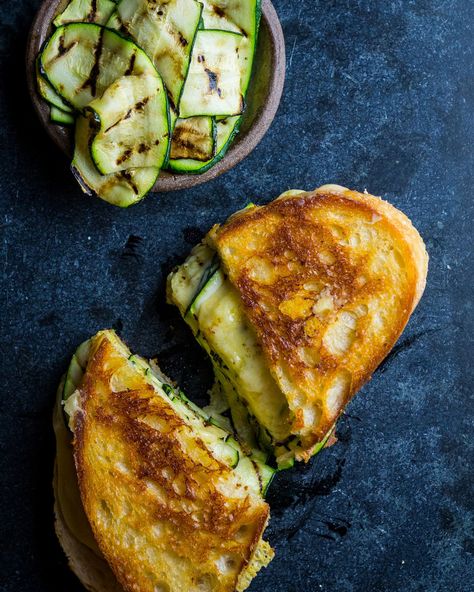 Zucchini Grilled, Zucchini Cheese, Making Grilled Cheese, Fried Bread, Roast Zucchini, Sandwich Ingredients, Vegetarian Sandwich, Veggie Sandwich, Gouda Cheese