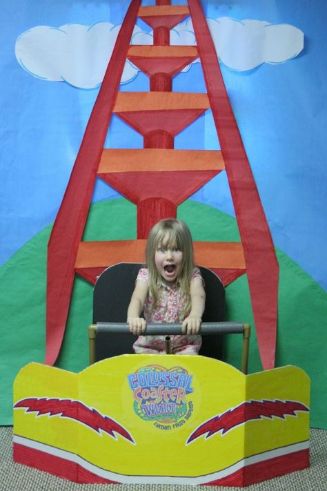 Roller coaster photo booth/ photo prop at a birthday party. Such a cute photo booth idea for a boardwalk party! Theme Park Party Ideas, Amusement Park Classroom Theme, Roller Coaster Party, Amusement Park Party, Boardwalk Theme, Roller Coaster Theme, Fair Theme, Carnival Decorations, Park Birthday