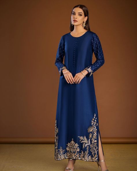 𝐋𝐮𝐩𝐢𝐧𝐞 This blue maxi flows gracefully, outlining an eclectic silhouette and embellished with exquisite workmanship on its radiant… | Instagram Pakistani Blue Dress, Blue Pakistani Dress, Blue Fancy Dress, Maxi Design, Desi Wedding Dresses, Kaftan Designs, Casual Party Outfit, Velvet Dress Designs, Latest Bridal Dresses