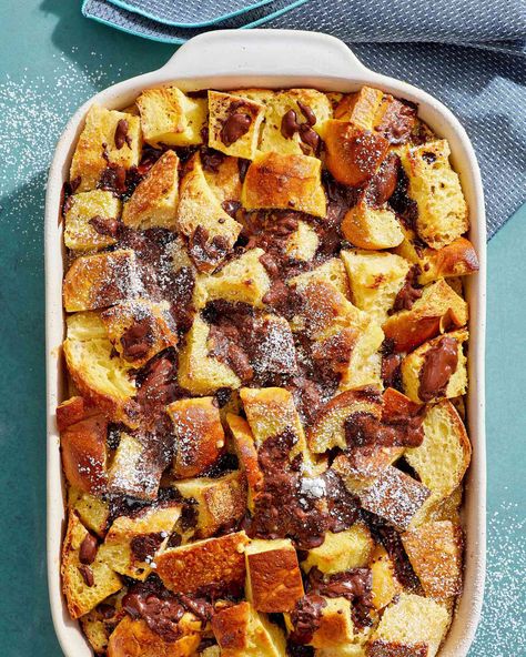 Baked French Toast with Chocolate Recipes For Brunch, Brunch Casseroles, Shape Cookies, Fluffy French Toast, Yummy Bread, Baking Breads, Baked French Toast, Banana Sandwich, Banana French Toast