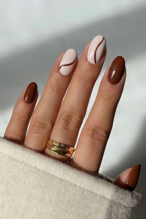 Holiday Nails Thanksgiving, Art To Try, Easy Toe Nail Designs, Short Oval Nails, Fall Thanksgiving Nails, Foot Nail, December Nails, Matte Nail Polish, White Nail Art