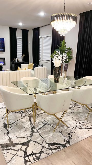 Black And Gold Dining Room, Leather Living Room Decor, Modern Glam Dining Room, Glam Dining Room, Gold Living Room Decor, Glam House, Cute Living Room, Classy Living Room, Elegant Living Room Decor