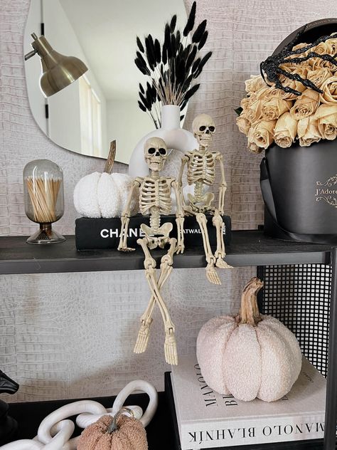 Modern Chic Halloween Decor, Modern Farmhouse Thanksgiving Decor, Holoween Decore, Boho Fall Home Decor, Halloween Entryway Table Decor, Halloween Decor 2023, Halloween Console Table Decor, Halloween Decor Entryway, Halloween Entry Table Decor