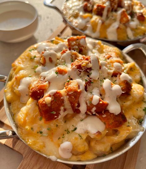 Buffalo Chicken Mac & Cheese — Violet Cooks Things Violet Cooks, Buffalo Mac And Cheese, Sweet Potato Sides, Cheddar Mac And Cheese, Frozen Chicken Nuggets, Baked Buffalo Chicken, Baked Mac N Cheese, Chicken Bowl, Mac Cheese