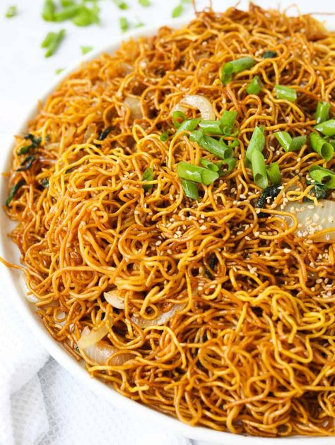 Cantonese Soy Sauce Chow Mein (15 min. Recipe) - Christie at Home Veggie Chow Mein Recipe, Cantonese Noodles Recipes, Chow Mein Sauce Recipe, Cantonese Chow Mein Recipe, Best Chow Mein Recipe, Soy Sauce Chow Mein, Cantonese Noodles, Chow Mein Noodles Recipe, Cantonese Chow Mein