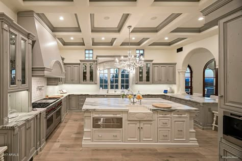 Huge Kitchen Ideas, Big Family Kitchen, Big Farmhouse Kitchen, Huge Kitchen Luxury, Kitchen Ideas Big, Mafia Mansion, Mansion Kitchen, Kitchen Big, Island Photos