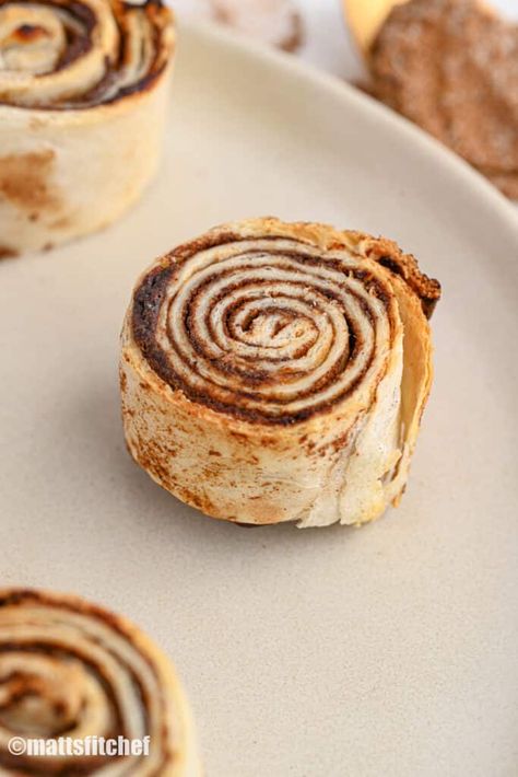 Keto Cinnamon Rolls Tortillas Air Fryer, Tortilla Cinnamon Roll Bites Air Fryer, Tortilla Wrap Dessert Recipes, Low Carb Cinnamon Rolls With Tortilla, Low Carb Tortilla Dessert Recipes, Dessert Tortilla Recipes, Cinnamon Tortilla Roll Ups, Protein Cinnamon Rolls Healthy, Tortilla Cinnamon Roll Bites