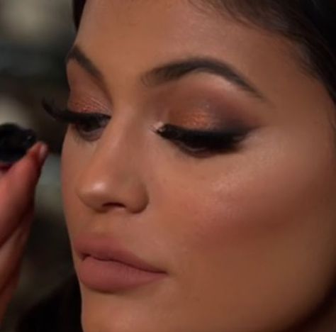 Kylie Jenner 18th Birthday, 18th Birthday Makeup, Birthday Makeup Ideas, Maquillage Kylie Jenner, Kylie Jenner Birthday, Birthday Glam, Club Makeup, Birthday Makeup Looks, Kylie Jenner Nails