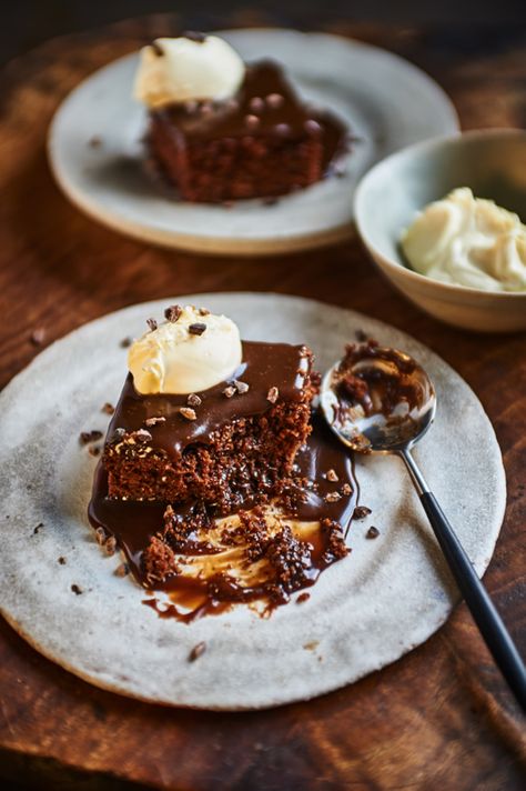 Brownie Pudding with sea-salted caramel, tea, and figs Caramel Tea, Brownie Pudding, Toffee Pudding, Sticky Toffee Pudding, Sea Salt Caramel, Sticky Toffee, Mary Berry, Golden Syrup, Köstliche Desserts