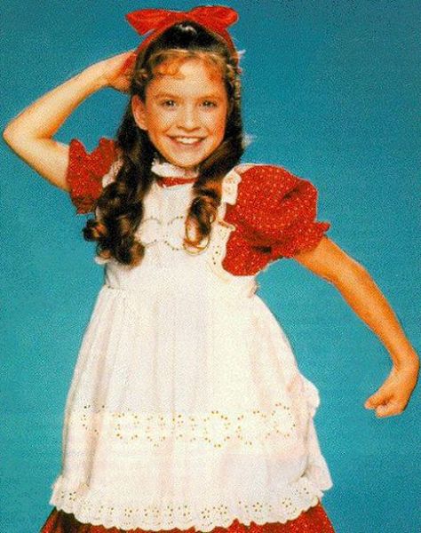 Small Wonder (V.I.C.I. - Voice Input Child Identicant ) Victoria "Vicki" Ann Smith-Lawson Small Wonder Tv Show, 80s Shows, 80 Tv Shows, 80s Tv, Small Wonder, Classic Television, Book Tv, Real Girls, Television Show