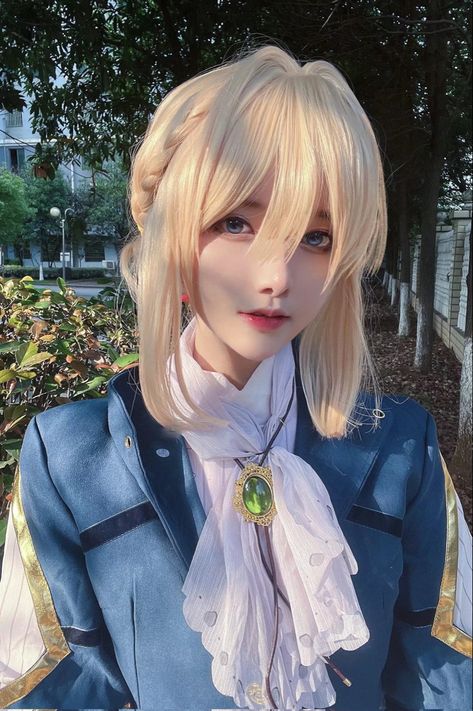 Violet Evergarden Cosplay, Violet Evergreen, Medium Long Haircuts, Top Cosplay, Nezuko Cosplay, Cosplay Boy, Violet Evergarden, Seductive Clothes, Anime Figurines