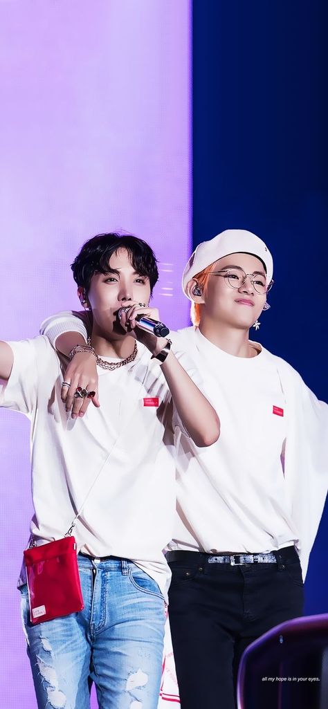 Jhope And V, Wallpaper Jhope, Bangla Funny Photo, My Lockscreen, V Wallpaper, Jhope Cute, Funny Photo, Hd Phone Wallpapers, Wallpaper Bts