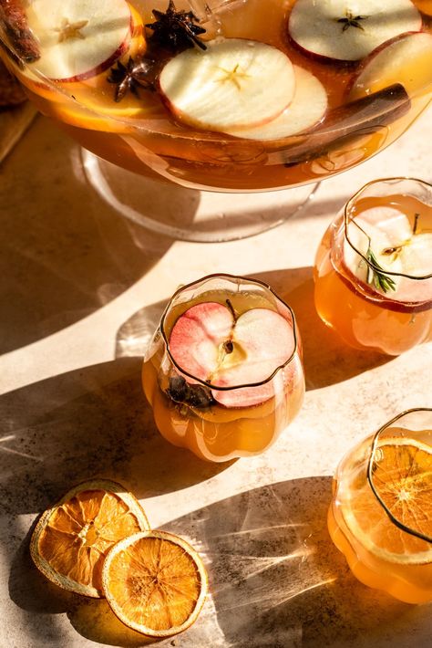 Apple Cider Prosecco Bourbon Punch - The G & M Kitchen Apple Cider Prosecco Bourbon Punch, Apple Cider Prosecco Punch, Cider Prosecco Cocktail, Fall Cocktails Aesthetic, Winter Cocktail Aesthetic, Fall Mimosas, Apple Cider Aesthetic, Apple Cider Prosecco, Cider Aesthetic