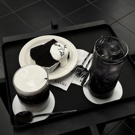 Black Dessert, Black And White Coffee, Black Food, Black And White Theme, Gray Aesthetic, Aesthetic Coffee, Black And White Aesthetic, Black Aesthetic Wallpaper, Aesthetic Themes