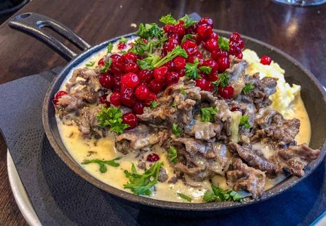 Deer Stew, Norwegian Cuisine, Healthy Meats, Norwegian Food, Venison Recipes, World Recipes, Steak Recipes, Delicious Soup, Turkey Recipes