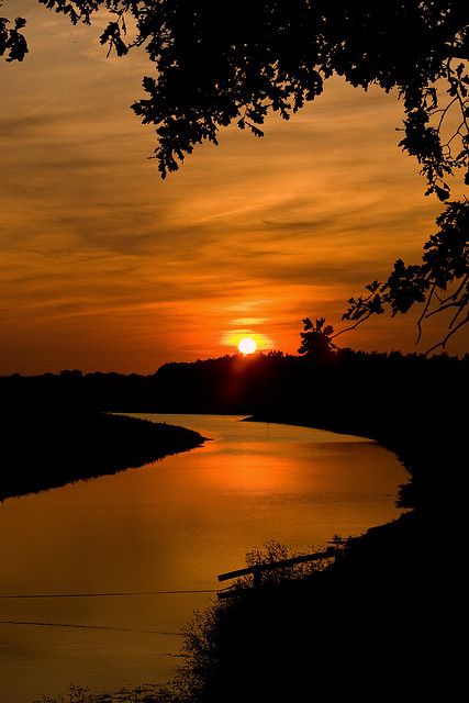 The river flows.... Silhouette Photography Nature, Rivers Photography, River Pics, River Flow, River Flowing, Sky Pictures, Sunrises And Sunsets, Landscape Photography Nature, Sunsets And Sunrises