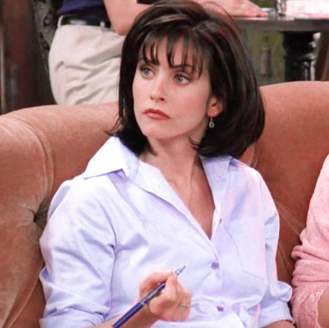 Monica Geller Short Hair Bangs, Monica Haircut, Monica Geller Style, Monica Hair, Monica Geller Friends, Monica Geller Outfits, Monica Hairstyles, Monica Friends, Monica Gellar