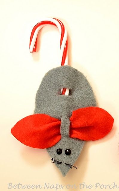 Just love Christmas mice ideas!   How to Make Christmas Mice Ornaments or Present Toppers Nutcracker Crafts, Candy Cane Crafts, Baby Mobil, Mouse Crafts, Candy Cane Ornament, Felt Mouse, Navidad Diy, Christmas Mouse, Gorgeous Christmas