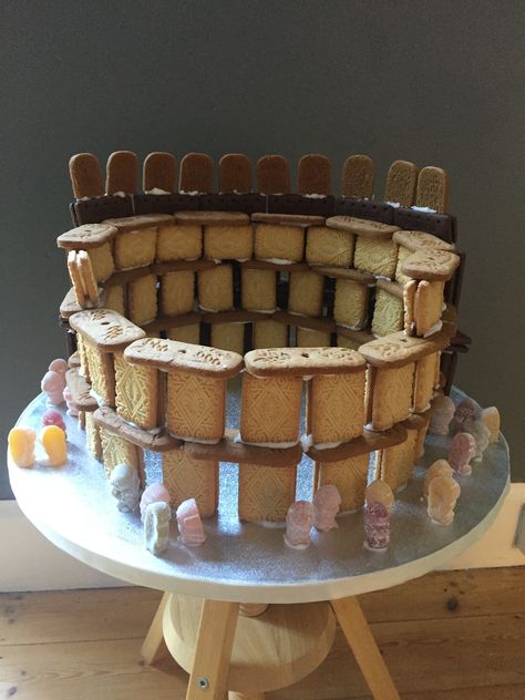 Roman Empire Birthday Party, Ancient Rome Party, Ancient Rome Kids Projects, Colleseum Rome, Romans For Kids, Ancient Rome Lessons, Roman Party, Rome Party, Rome Buildings