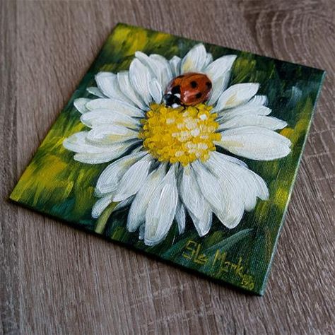 Small Canvas Art Painting, Ladybug Acrylic Painting, Small Canvas Flower Paintings, Ladybug Canvas Painting, Easy Flower Painting Ideas On Canvas, Daisy Canvas Painting, Easy Canvas Art Flowers, Ladybug Painting On Canvas, Ladybird Painting