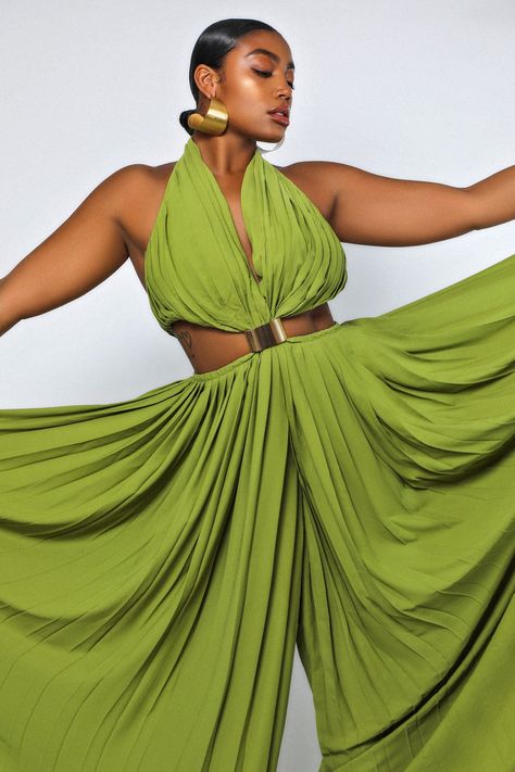 Elegant Green Backless Jumpsuits And Rompers, Elegant Green Backless Jumpsuit, Boho Style Inspiration, Chic Outerwear, Havana Cuba, Flowing Dresses, Chiffon Material, How To Pose, The Eye